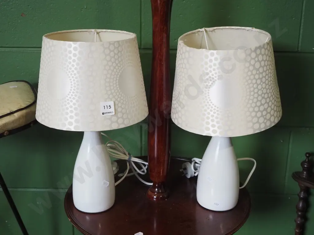 2x bedside lamps H380 Image 1++