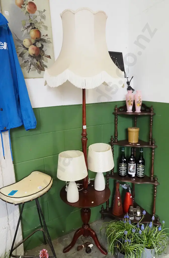 mahogany combination end table standard lamp Image 1++