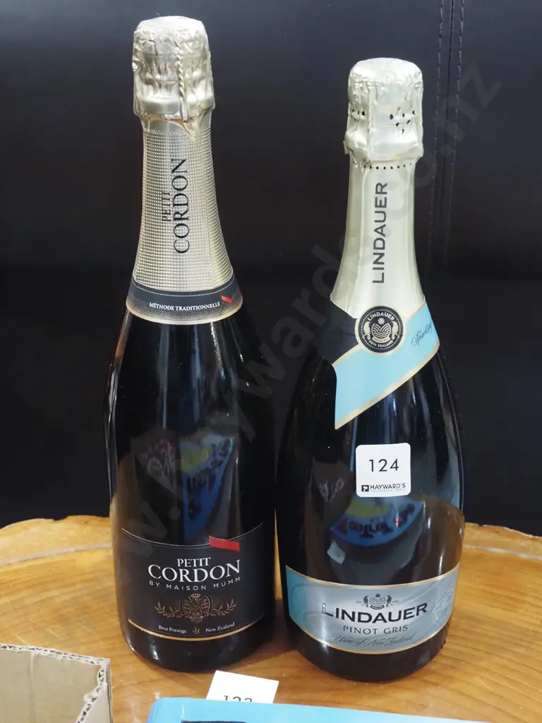 Petit Cordon sparkling wine, Lindauer sparkling pinot gris Image 1++