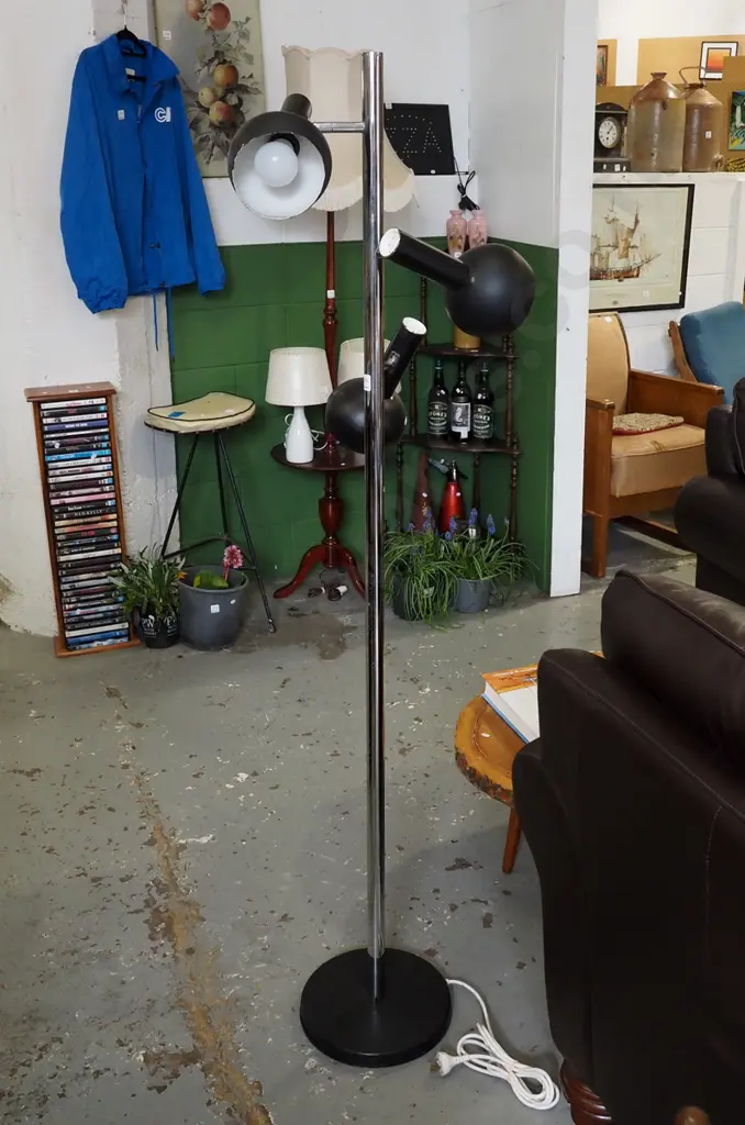 mid- century 3 bulb standard lamp - damage to shades and tarnishing H1700 Image 1++