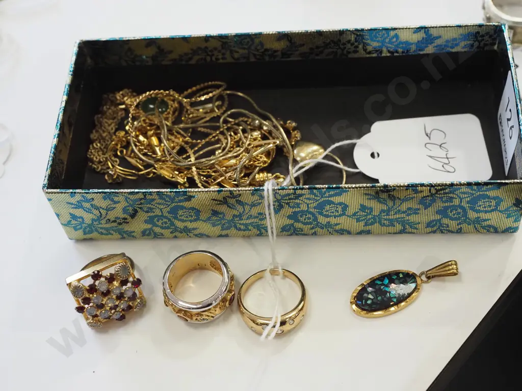 box; gold coloured costume jewellery Image 1++