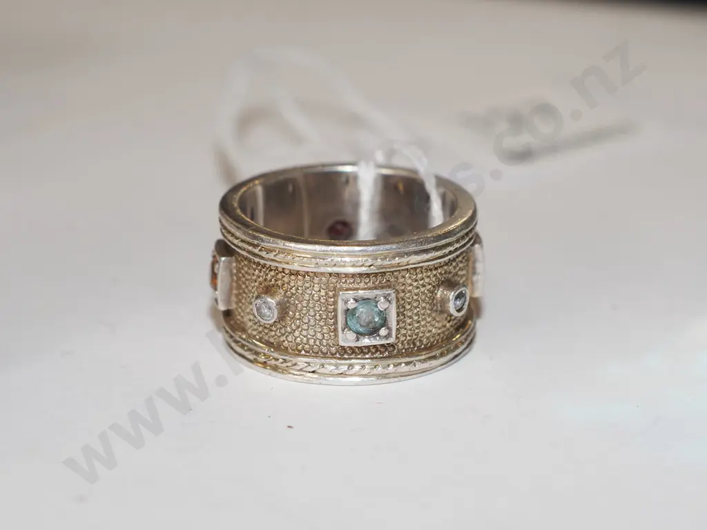 modern gilded sterling silver ring with inlaid gemstones Image 1++