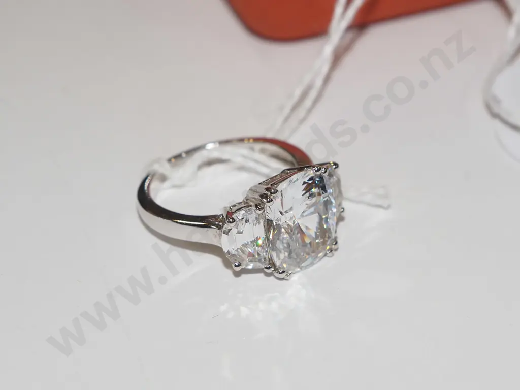 sterling silver large clear stone ring 5gms Image 1++