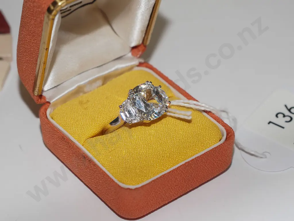 sterling silver large clear stone ring 5gms Image 1++