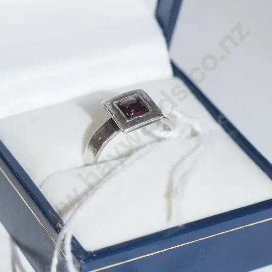 sterling silver garnet ring, silpada 2gms