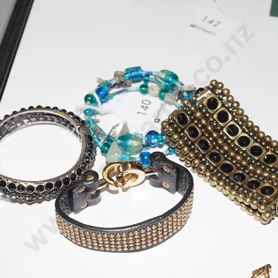 4x costume jewellery bracelets