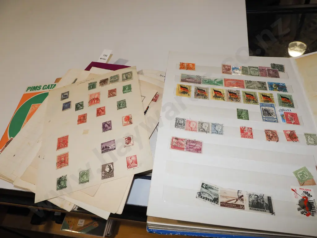 stamp albums & various publications Image 1++