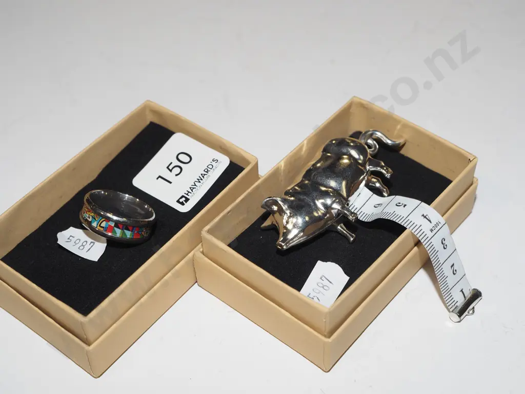 boxed pig measuring tape & abstract design ring Image 1++