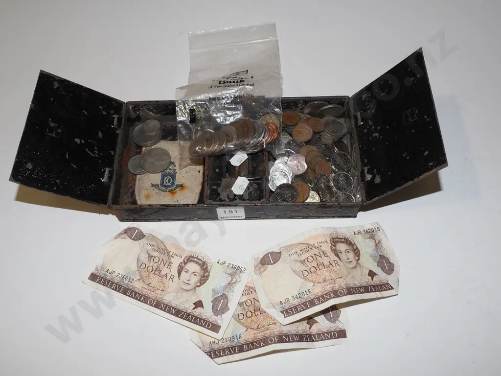 vintage cash box, bank notes & coins Image 1++