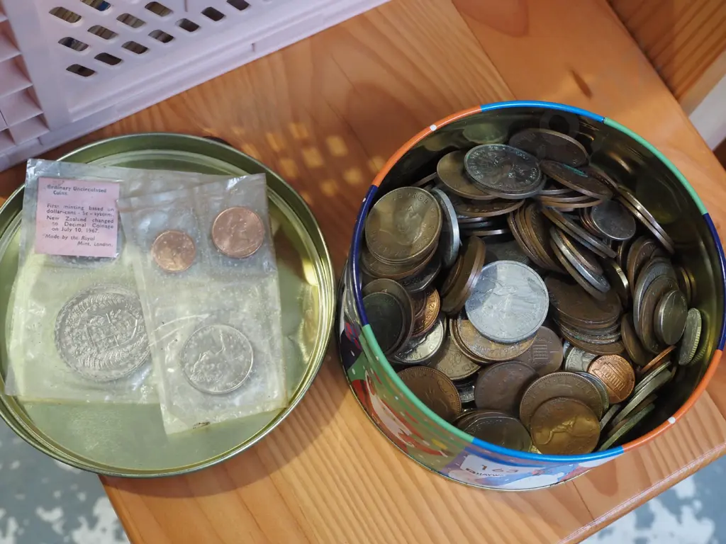 tin of coins Image 1++