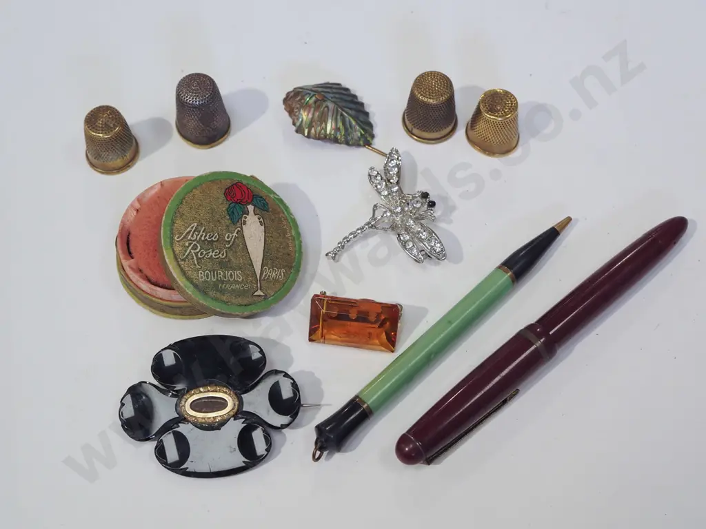 box; thimbles, brooches, vintage fountain pen etc Image 1++