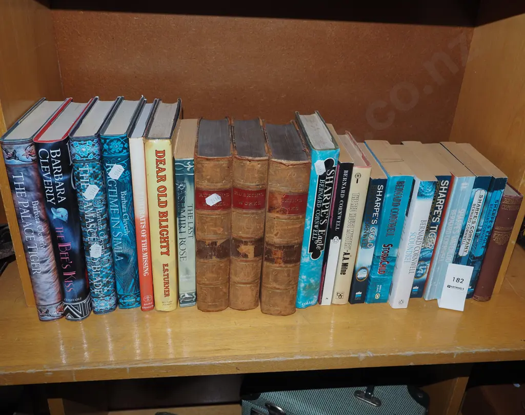 bay of books Image 1++