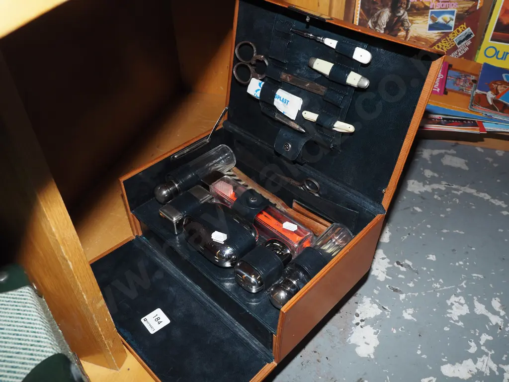 vintage mens toiletry travel case Image 1++