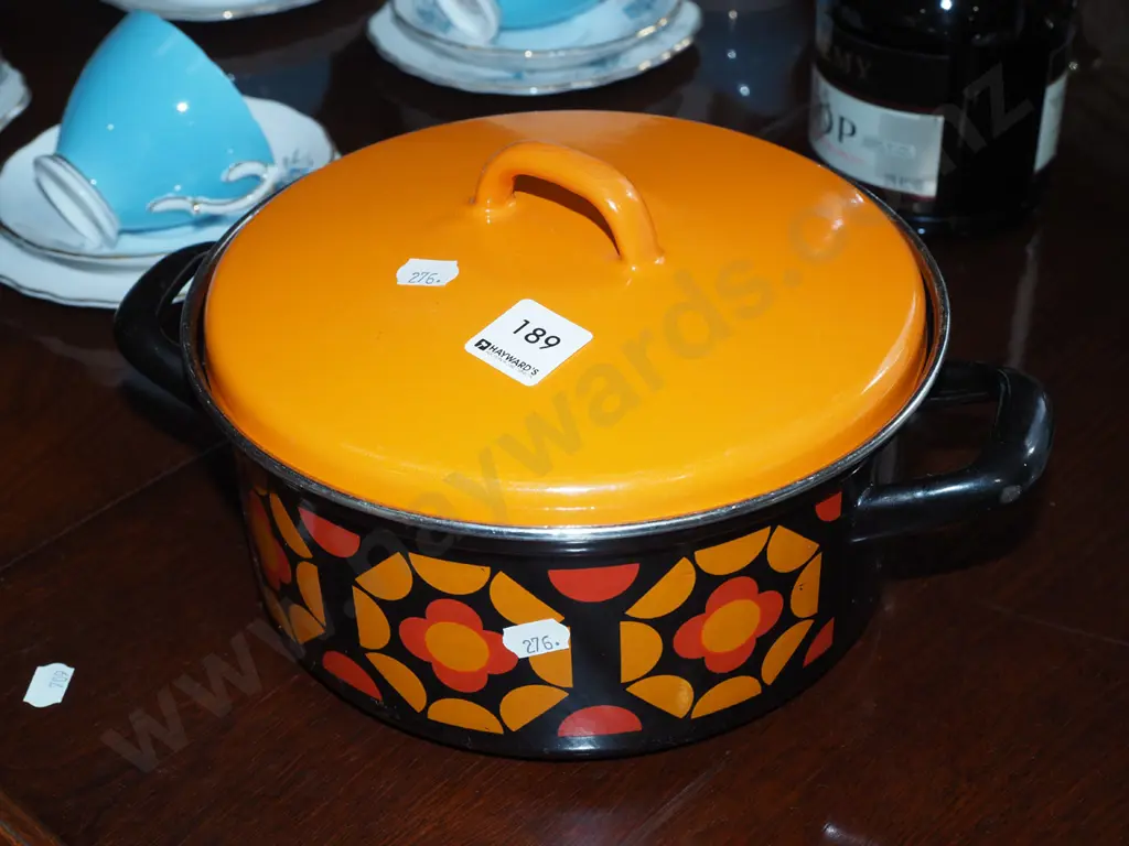 retro enamel plate pot - slight wear Image 1++