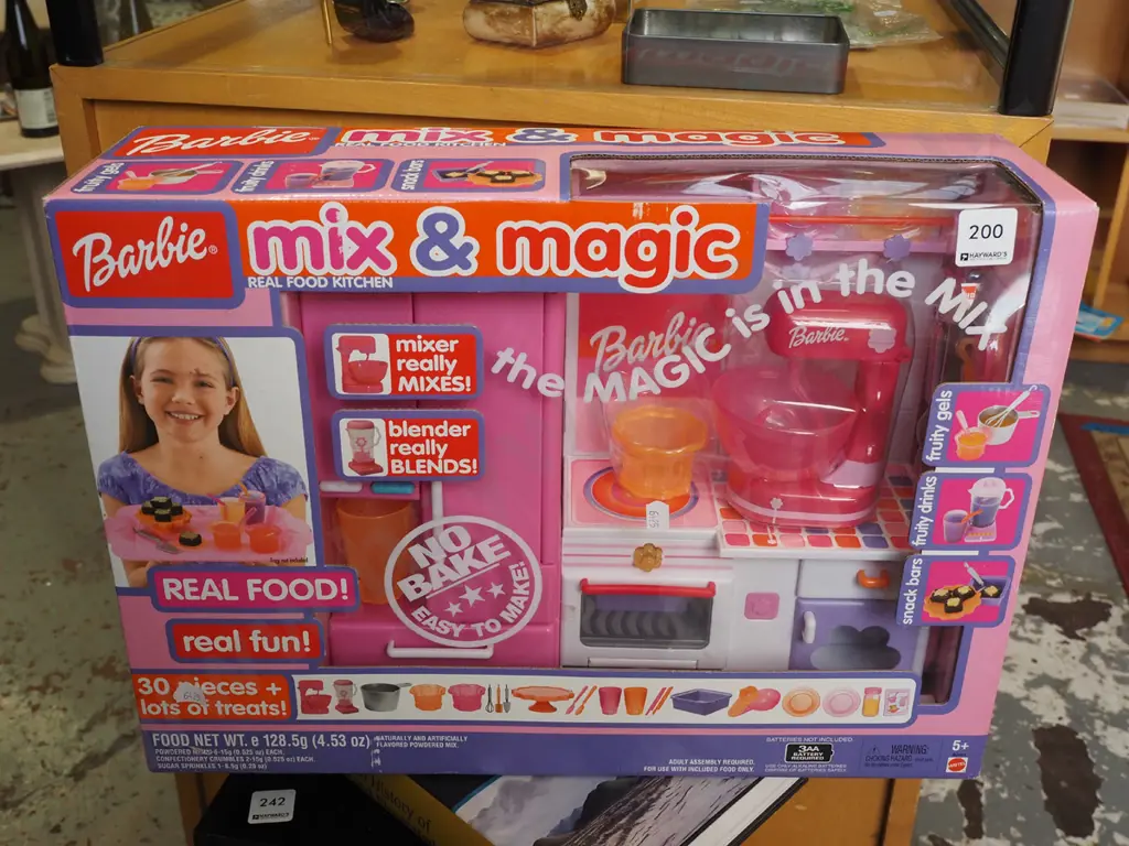as new boxed Barbie Mix and Magic toy food kitchen Image 1++