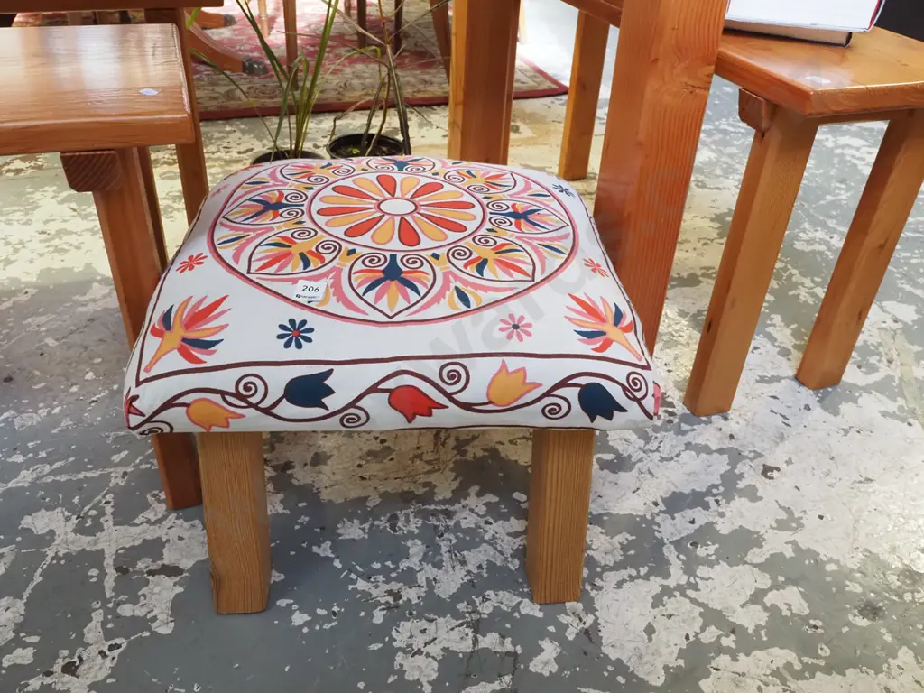 wooden upholstered stool H300 Image 1++