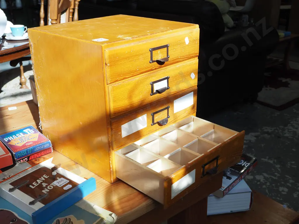4 drawer specimen chest H310 W300 D280 Image 1++