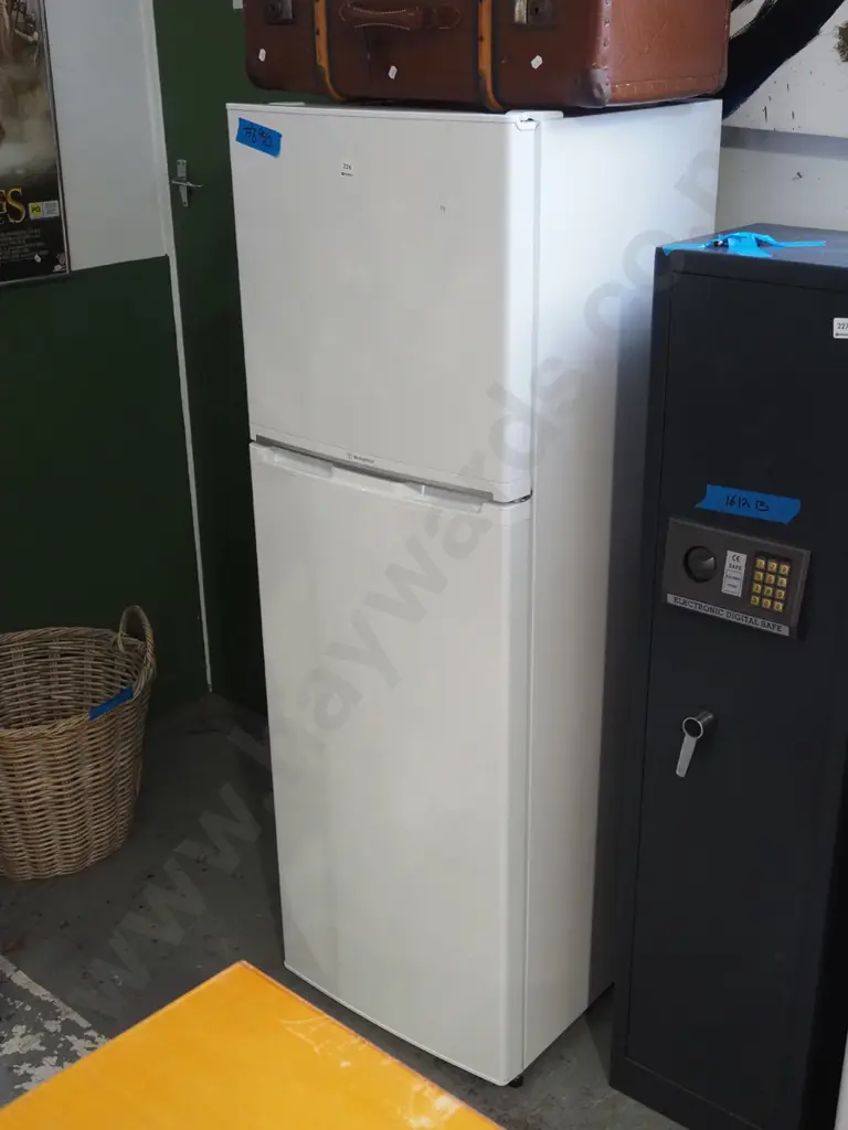Westinghouse fridge/freezer H1630 W540 D570 Image 1++