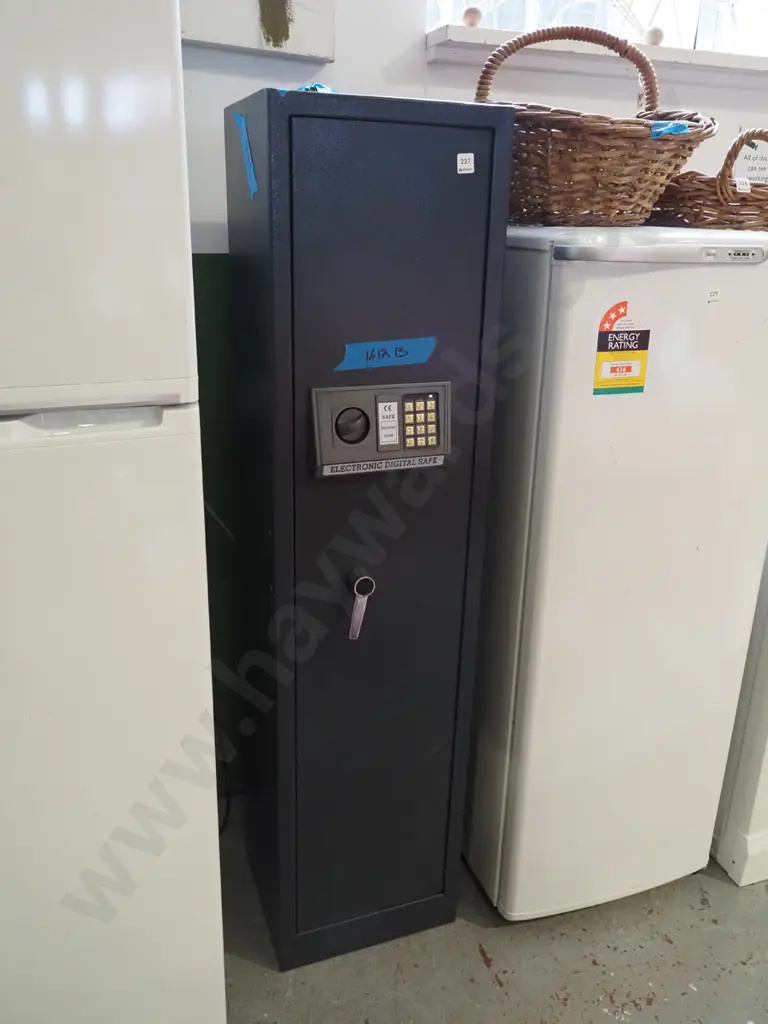 electronic digital gun safe - key and code in office H1450 W350 D300 Image 1++