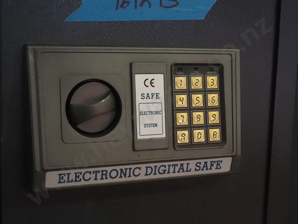 electronic digital gun safe - key and code in office H1450 W350 D300 Image 1++