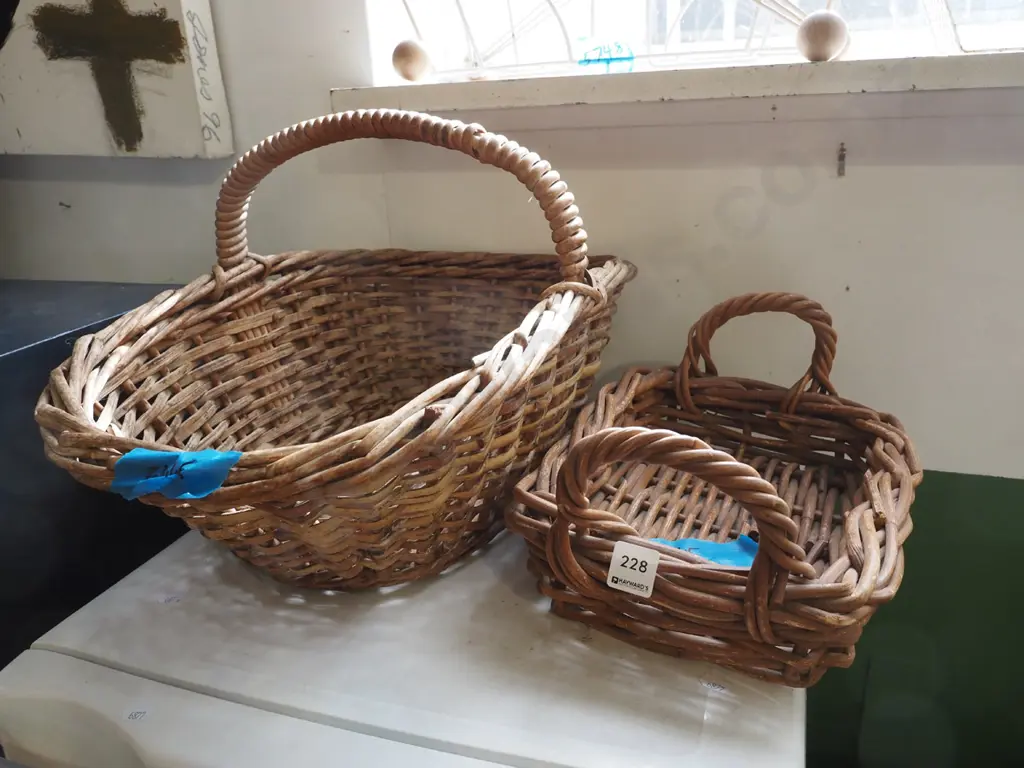 2x cane baskets Image 1++