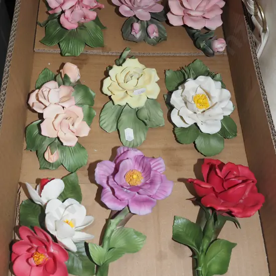 box; Franklin Mint made in  Italy ceramic roses