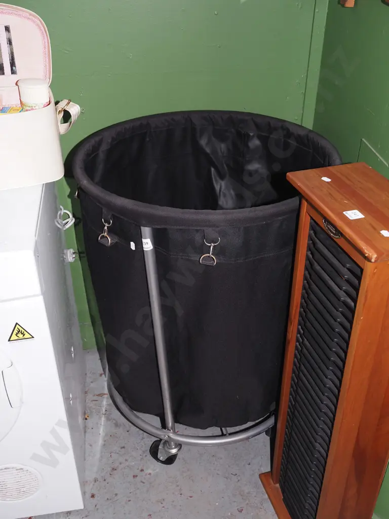 industrial laundry hamper on casters H820 Diam60 Image 1++
