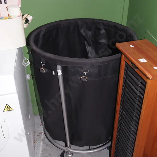 industrial laundry hamper on casters H820 Diam60