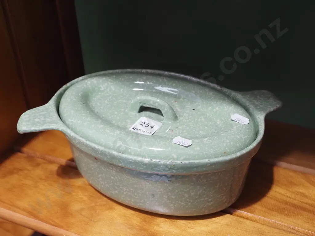 cast iron green casserole Diam230 Image 1++