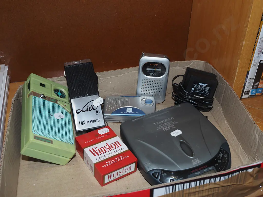 box; radios, portable CD player Image 1++