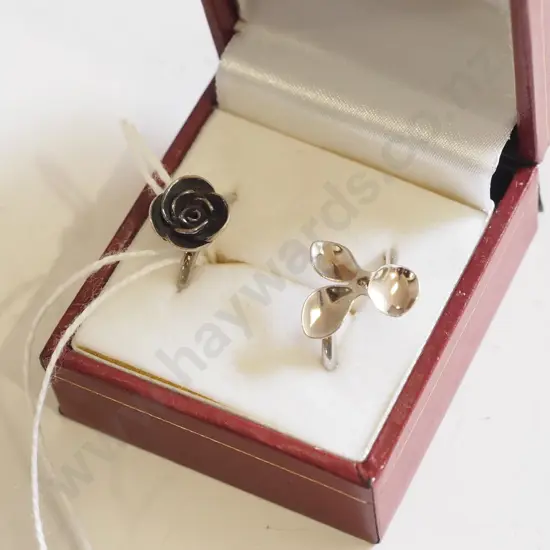2x sterling silver flower themed rings 4gm