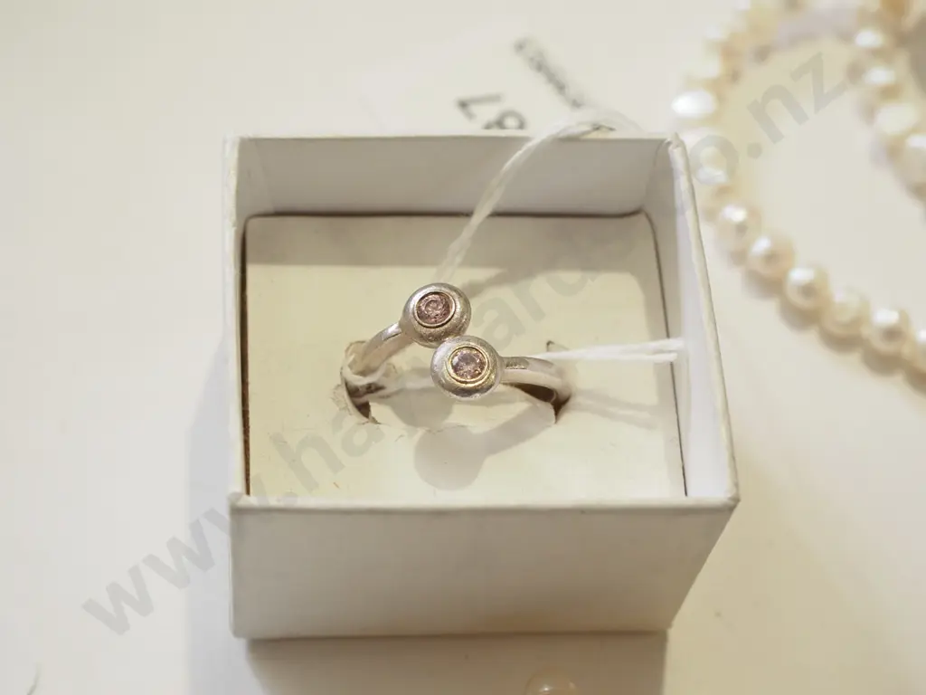 sterling silver pink topaz ring 6gms Image 1++