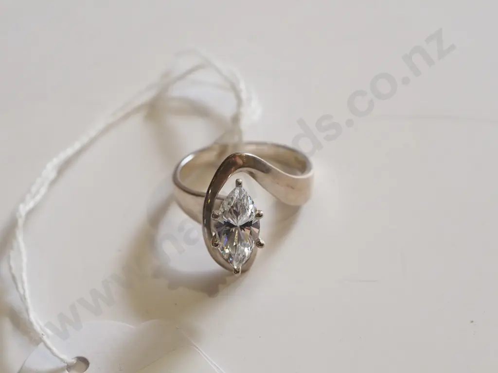 sterling silver zircon ring 5gms Image 1++