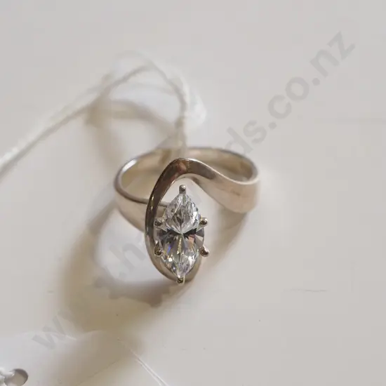 sterling silver zircon ring 5gms