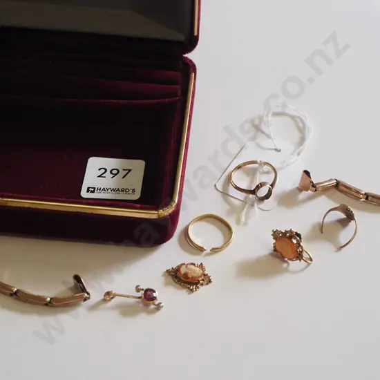scrap gold 9ct signet ring, 18ct wedding ring 1.3gms, watch strap rose gold. Total weight 12gms