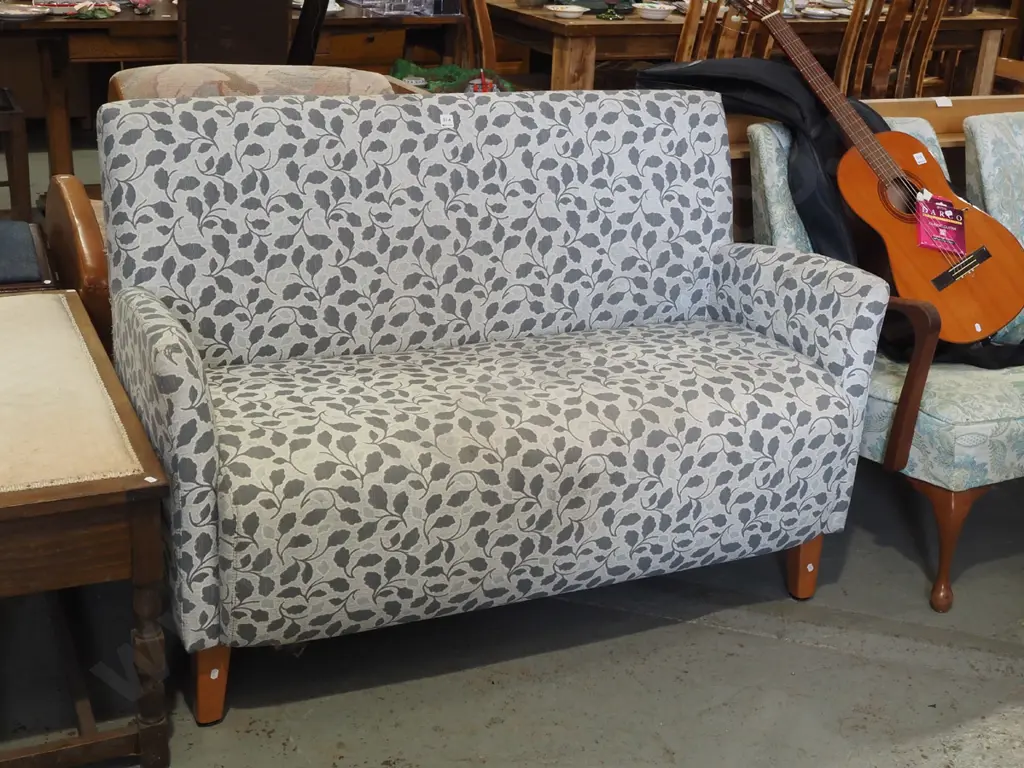 grey & white floral upholstered 2 seater settee - has cat scratches Image 1++