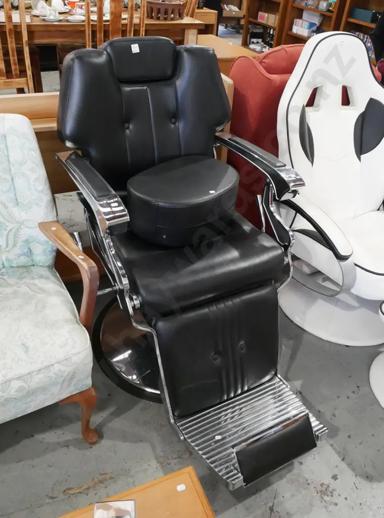 chrome & black vinyl barber's chair Image 1++