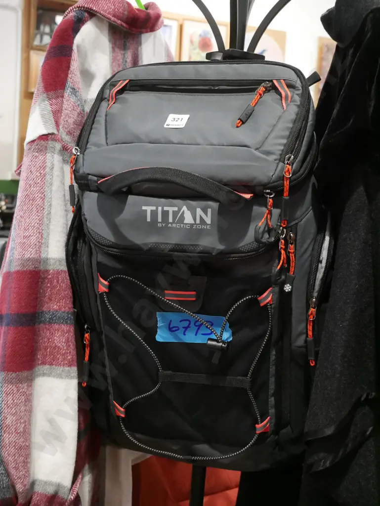 Titan insulated picnic chiller backpack Image 1++