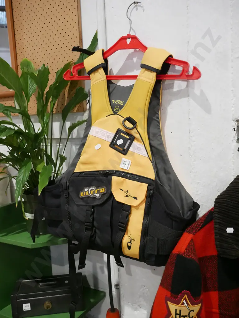 Ultra size M kayak life jacket Image 1++