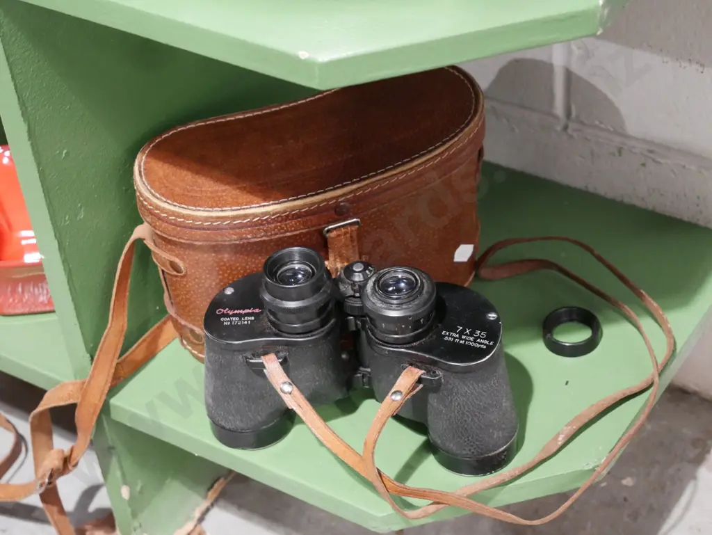 vintage 7x35 field binoculars with case - one eyepiece cracked Image 1++