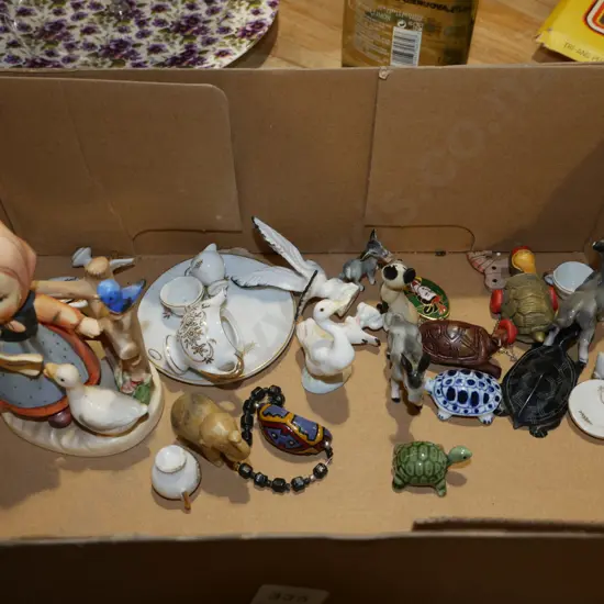 box; figurines