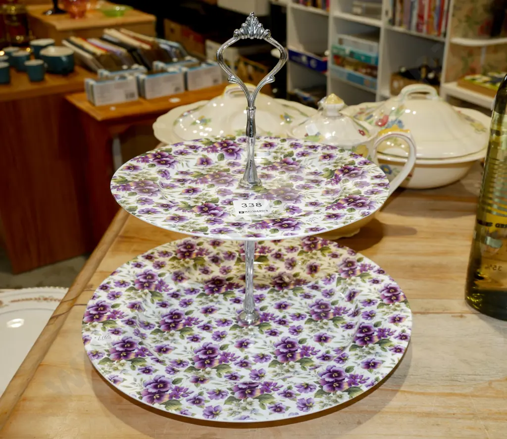 Stevens 2 tier cake plate Image 1++