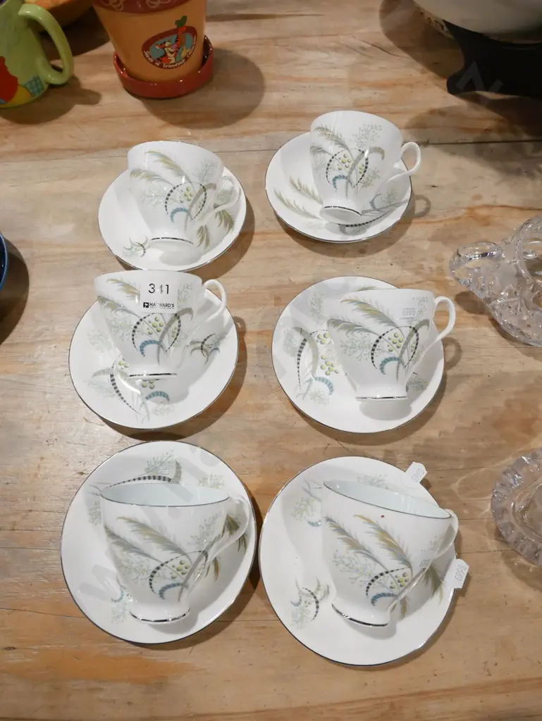 6x Royal Albert cups and saucers Image 1++