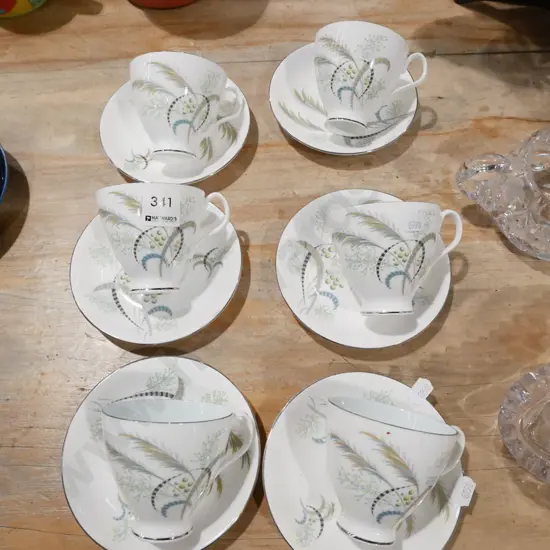 6x Royal Albert cups and saucers