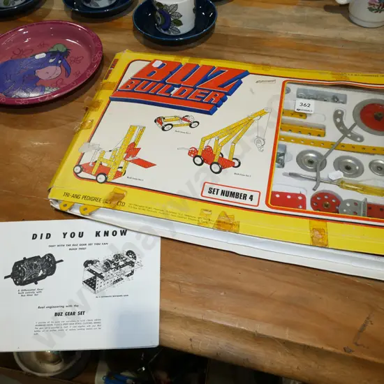 NZ made Buz Builder Tri-Ang set