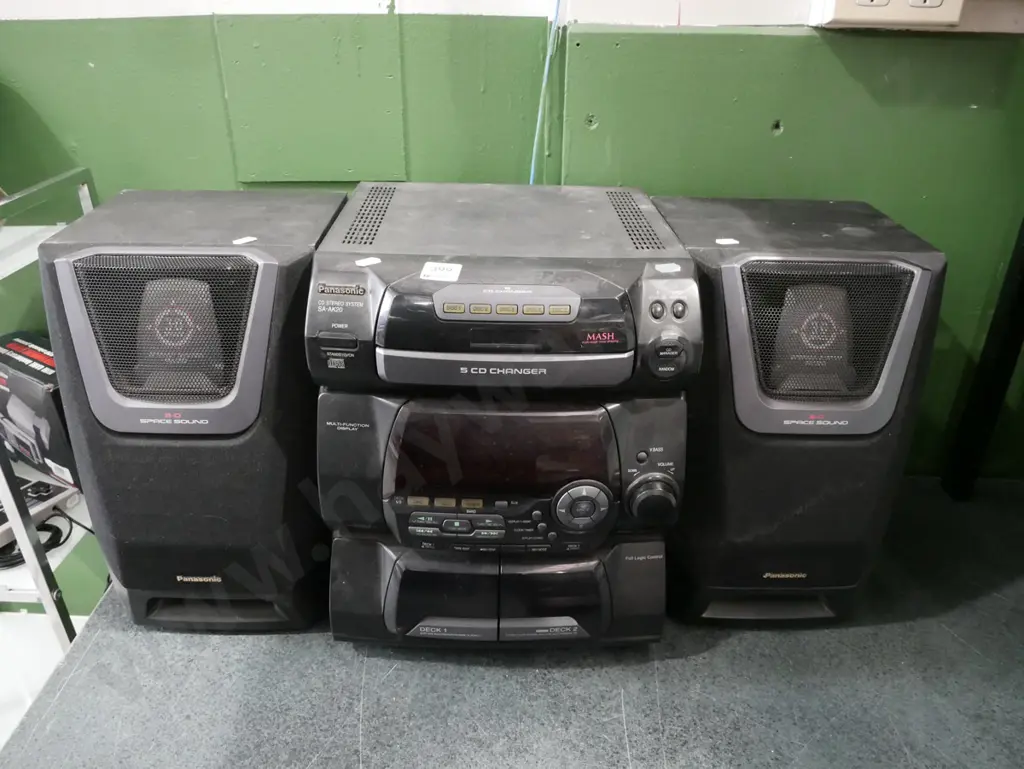 Panasonic stereo with 5 CD changer Image 1++