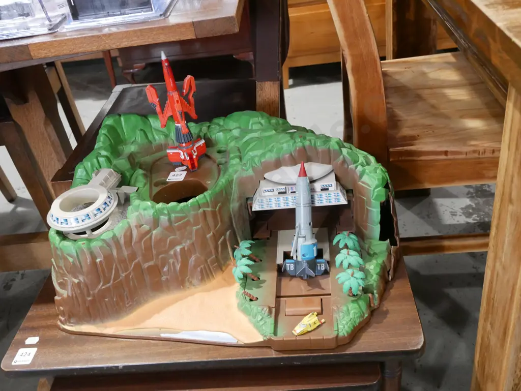Thunderbirds Tracy Island toy - incomplete, some damage Image 1++