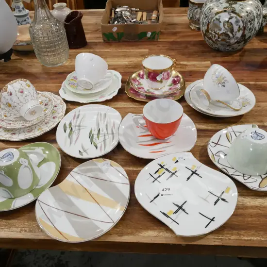 4x trios, various cups and saucers