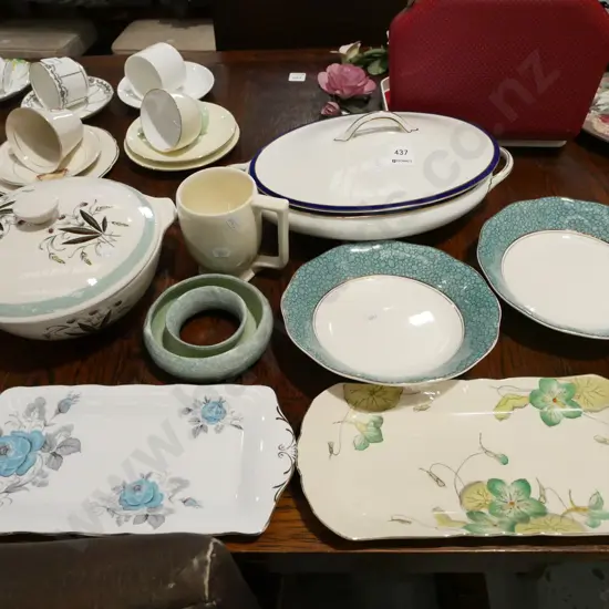 2x lidded veges, sandwich plates, bowls etc