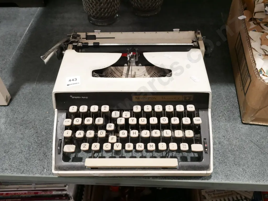 Remington portable typewriter Image 1++